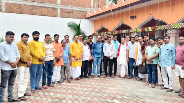  भूमि पूजन एवं झंडा पूजन कर दुर्गा पूजा की तैयारी शुरू 