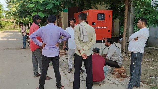 बगहा में खौफनाक हादसा: तेज रफ्तार कार की टक्कर से बाइक सवार की मौत, कार से शराब बरामद