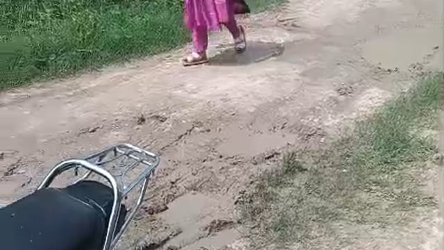 अंबेडकरनगर 
मालीपुर थाना क्षेत्र के दियरा तेंनुआ गांव में 46 वर्षीय अधेड़ युवक की संदिग्ध परिस्थितियों में मौत होने के मामले में पुलिस अधीक्षक प्राची सिंह पहुंची घटनास्थल पर कर रही है जांच।