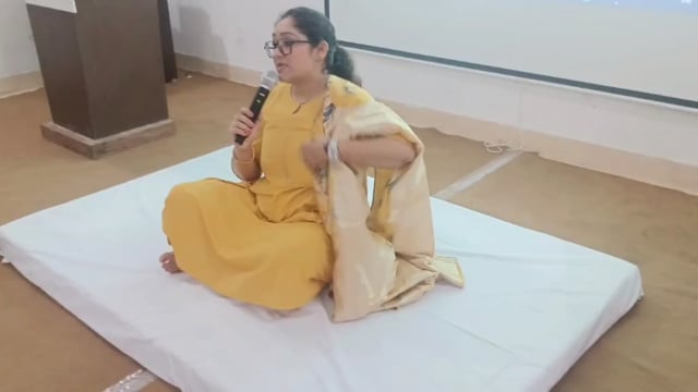 डी मोनफोर अकादमी में बच्चों की एकाग्रता, स्मरण शक्ति और रचनात्मक क्षमता को निखारने के लिए विशेष कार्यशाला का आयोजन किया जा रहा है।
मिडब्रेन एक्टिवेशन एंड होल ब्रेन डेवलपमेंट’ पर आधारित इस कार्यशाला का संचालन एकाग्र डिवाइन एकेडमी करेगी। कार्यक्रम 5 से 18 वर्ष के बच्चों के लिए तैयार किया गया है।
विद्यालय प्रबंधन के अनुसार, विजुअलाइजेशन, संवेदी अभ्यास और गाइडेड मेडिटेशन जैसी गतिविधियों के जरिए बच्चों में फोकस, आत्मविश्वास और सीखने की क्षमता को बेहतर बनाने का प्रयास किया जाएगा।
एकाग्र डिवाइन एकेडमी की संस्थापक आरती चौधरी के अनुसार, कार्यशाला का उद्देश्य बच्चों को तनावमुक्त और मनोरंजक तरीके से सीखने के बेहतर अवसर देना है।