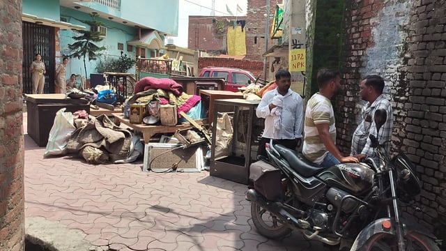 गौतम मौर्य हत्याकांड के बाद सीएम योगी के निर्देशानुसार की गई कार्यवाही समीर के घर पर बुलडोजर की तैयारी
