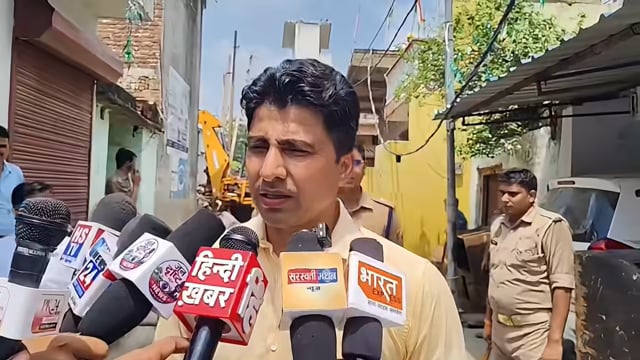 समीर के घर चला बुलडोजर, एडीएम ने दी कार्रवाई की जानकारी