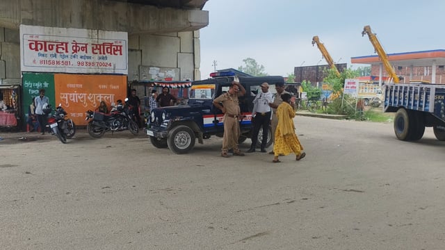 दिनांक 20 अगस्त2026 को गहन चेकिंग अभियान चला करके अमेठी के नुक्कड़ों व चौराहे पर 42 चालान S.I तौफीस खान द्वारा किया गया।