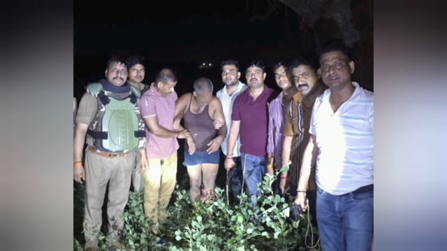 खेसरहा में गोवध के आरोपी से पुलिस की मुठभेड़, पैर में गोली लगने से घायल