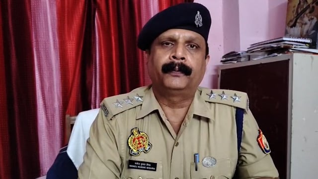 अमेठी में नहर किनारे मिला युवक का शवः पुलिस ने शव पोस्टमार्टम के लिए भेजा, मामले की जांच जारी. Bite - CO
