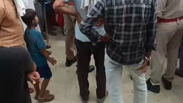 नाबालिक से छेड़छाड़ पर पुलिस ने पकड़ा