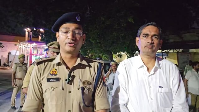 वृंदावन। थाना वृंदावन क्षेत्र स्थित राजकीय बालिका संरक्षण गृह में करीब 14 वर्षीय बालिका की संदिग्ध परिस्थितियों में मौत के मामले में पुलिस ने जांच तेज कर दी है। बालिका के शव को पोस्टमार्टम के लिए भेज दिया गया है।