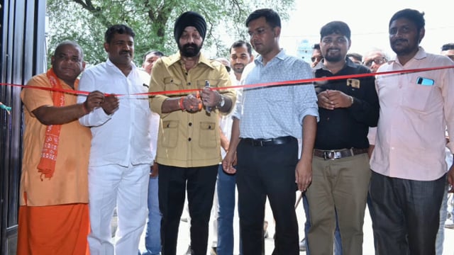 नव्या ग्रीन फाउंडेशन की पहल मेडसिटी क्लीनिक रामनगर में लगे रक्तदान शिविर में 32 रक्तवीरों ने किया महादान।