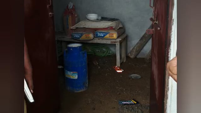 महेशगंज रायगढ़ डींगुर सिंह का पुरवा में डेयरी को चोरों ने बनाया निशाना मिल्क एनलाइजर मशीन और इलेक्ट्रॉनिक कांटा चोरी#lat
