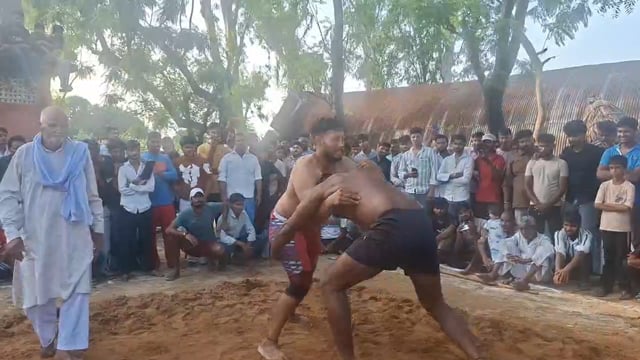 मेरठ बहसूमा सैफपुर फिरोजपुर में दो दिवसीय कुश्ती प्रतियोगिता में फिरोजपुर के पहलवानो ने जीता पुरस्कार।