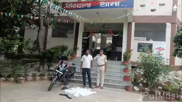 60 लीटर महुआ शराब के साथ बाइक सवार युवक गिरफ्तार