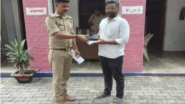 हीरागंज बाजार में खोया मोबाइल पुलिस ने बरामद कर मालिक को सौंपा#latest_news 