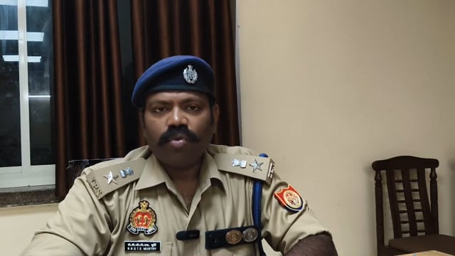 मेरठ स्वाट टीम नगर मेरठ द्वारा थाना सर्पवरम जनपद काकीनाडा,आंध्र प्रदेश के अत्यंत सनसनीखेज अंतर्राज्यीय प्रकरण में वांछित अभियुक्त को जनपद मेरठ से गिरफ्तार कर अग्रिम वैधानिक कार्यवाही हेतु थाना पुलिस सर्पवरम जनपद काकीनाडा,आंध्र प्रदेश के सुपुर्द किया गया के संबंध में श्रीमान वरिष्ठ पुलिस अधीक्षक मेरठ द्वारा बाईट।