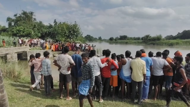 हरहा नदी में तैरता मिला अज्ञात शव, मचा हड़कंप; मोबाइल खोलेगा मौत का राज!