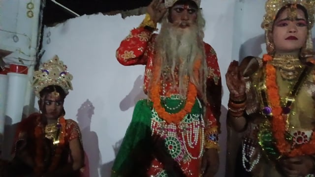 शाहजहांपुर बाबा विश्वनाथ मंदिर में भोले बाबा की बारात की झांकी उनकी पूजा हुई