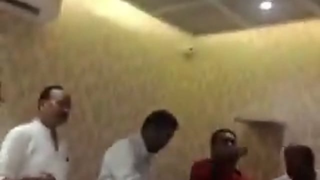 उत्तर प्रदेश: 

जिला शाहजहांपुर में नगर निगम पार्षदों ने हाथ में गंगाजल लेकर कसम खाई कि जो भी कमाई होगी उसका पूरी ईमानदारी से बंटवारा होगा