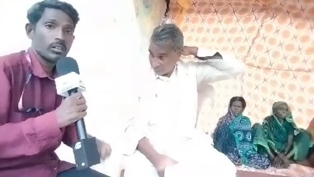 दोटकुली ग्रामपंचायतीसमोर रस्त्याच्या मागणीसाठी  72 वर्षीय ग्रा,पं, सदस्यांचे आमरण उपोषण