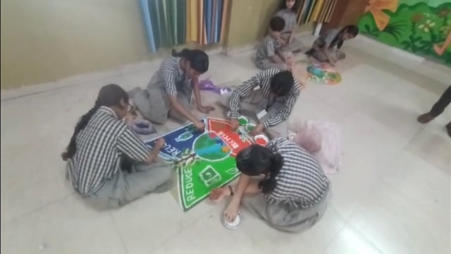 कान्हा माखन स्कूल में रक्षाबंधन से पूर्व बच्चों ने दिया स्वच्छता का संदेश