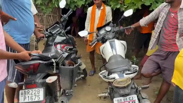 बाइक दुर्घटना में पति पत्नी गंभीर, बेतिया रेफर 