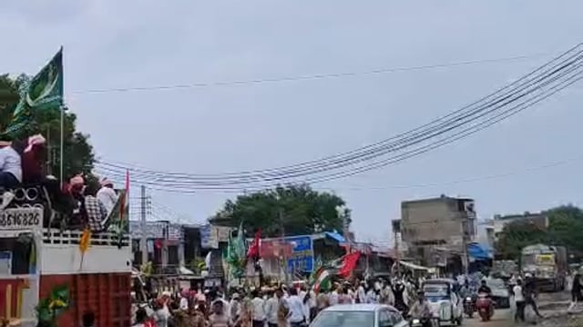 आगरा मिलाद उन नबी के अवसर पर खंदोली कस्बे में निकल गया जुलूस शांतिपूर्वक संपन्न हुआ जुलूस के दौरान सुरक्षा कानून व्यवस्थ