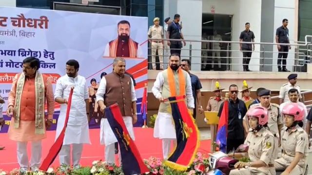 महिला सुरक्षा को मिला ‘सुरक्षा कवच’! CM सम्राट चौधरी ने पुलिस दीदी को सौंपे 4,700 स्कूटर-मोटरसाइकिल