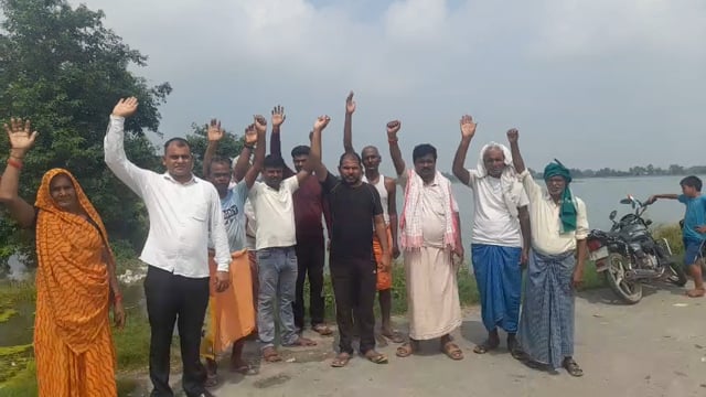 किसानों ने किया बंधी डिविजन के खिलाफ प्रदर्शन