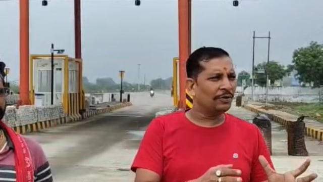 प्रतापगढ़ रोड पर रेड़ी के पास बन रहे टोल बूथ के विरोध में ग्रामीण भाजपा नेता अभय प्रताप सिंह पप्पन के समर्थन में #latest