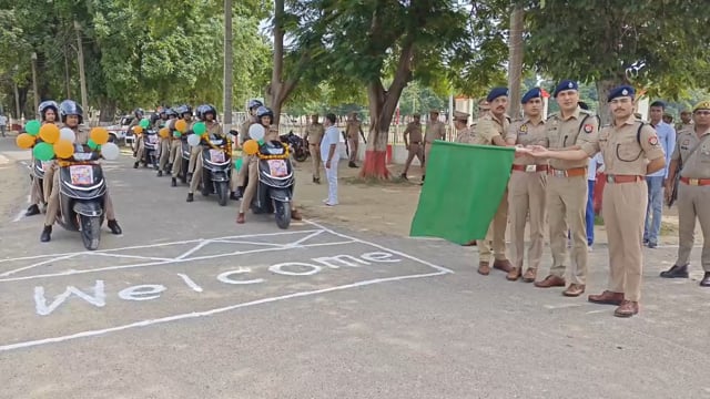 रक्षाबंधन पर महिला पुलिस को मिली सुरक्षा की रफ्तार CSR के जरिए 10 स्कूटियां वितरित#latest_news 