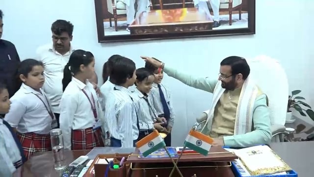 मुख्यमंत्री नायब सिंह सैनी ने मनाया रक्षाबंधन का पावन त्यौहार। स्कूली छात्राओं ने संत कबीर कुटीर पर मुख्यमंत्री को बांधी राखी...*    Haryana