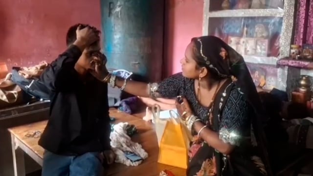 फरह रक्षाबंधन पर बहनों ने भाइयों की कलाई पर बांधी राखी