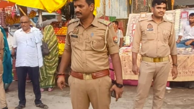 रक्षाबंधन पर अलर्ट मोड में महेशगंज पुलिस, थाना अध्यक्ष संदीप कुमार त्रिपाठी ने टीम के साथ संभाली कमान##i2pdiu