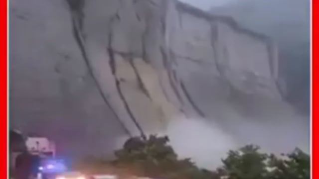 नेपाल-तिब्बत सीमा से एक बार फिर चिंताजनक खबर सामने आई है। भीषण बाढ़ के बाद बने जलभराव और बैरियर झील के ओवरफ्लो के खतरे ने हालात और बिगाड़ दिए हैं। निचले इलाकों में रहने वाले लोगों को सुरक्षित स्थानों की ओर ले जाने की कोशिश की जा रही है, जबकि अचानक बढ़ते पानी के खतरे के चलते रेस्क्यू ऑपरेशन में भी बाधा आई। राहत और बचाव दल बेहद चुनौतीपूर्ण परिस्थितियों में फंसे लोगों तक पहुंचने की कोशिश कर रहे हैं। प्रशासन ने लोगों से नदी और निचले इलाकों से दूर रहने की अपील की है।