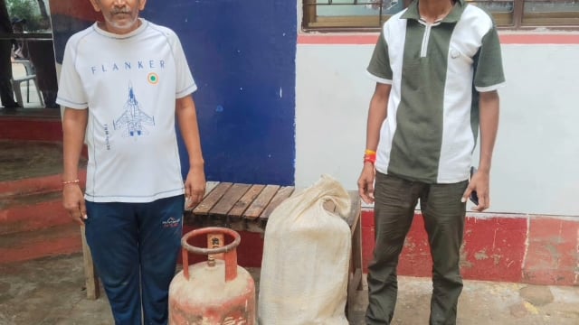 महेशगंज पुलिस की सक्रियता से चोरी की वारदात नाकाम पुलिस की गश्त देख सामान छोड़कर भागे चोर#latest_news 