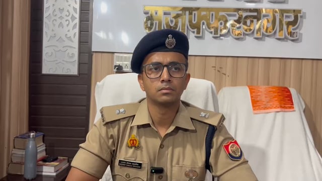 भोपा के सीताबपुरी में दो गुटों में विवाद, फायरिंग की सूचना; 4 हिरासत में
मुजफ्फरनगर के भोपा क्षेत्र के सीताबपुरी गांव में दो गुटों के बीच विवाद और तमंचे से फायरिंग की सूचना पर पुलिस मौके पर पहुंची। पुलिस ने 4 लोगों को हिरासत में लिया है। मामले में मुकदमा दर्ज कर कार्रवाई जारी है।
एसपी ग्रामीण अक्षय संजय महाडीक ने मामले की जानकारी दी।