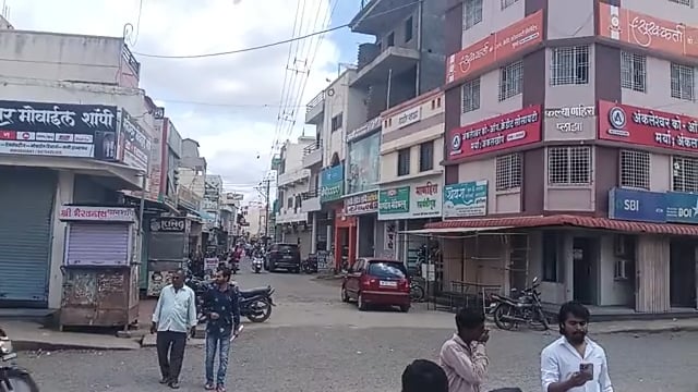 शिवस्फारकासाठी आटपाडी मध्ये बंद आंदोलकांकडून घोषणाबाजी