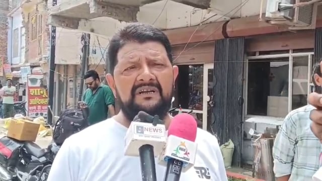स्मार्ट रोड पर फिर चला बुलडोजर, टूटे अतिक्रमण