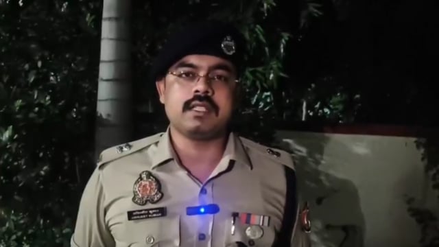 मेरठ के थाना जानी पुलिस ने गोकशी के अभियोग में वांछित दो अभियुक्तों को पुलिस मुठभेड़ के बाद गिरफ्तार किया है। पुलिस के मुताबिक, मुठभेड़ के दौरान दोनों अभियुक्तों के पैरों में गोली लगी, जिसके बाद उन्हें उपचार के लिए अस्पताल में भर्ती कराया गया। पुलिस ने आरोपियों के कब्जे से असलहा और अन्य सामान बरामद किए हैं। मामले में आगे की कार्रवाई जारी है।