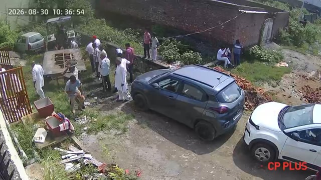 दिल्ली रोड स्थित महादेव कॉलोनी में राजेश शर्मा जी के मकान पर यह कहकर कब्जा किया गया किया तो 20 लाख 30 लख रुपए दे वरना हम