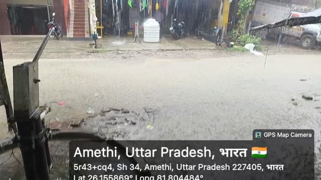 भेंटुआ चौराहे पर जलभराव के कारण आने जाने वाले राहगीरों को हो रही है परेशानियां सफाई कर्मी की लापरवाही से नाली ना साफहुयी