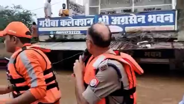 उत्तर प्रदेश का चित्रकूट मंदाकिनी नदी की बाढ़ की चपेट में, मकान एवं दुकाने हुई जलमग्न