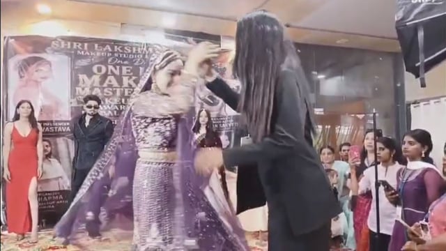 पानीगांव रोड़ पर हुआ मेकअप सेमिनार कार्यक्रम आयोजित।
