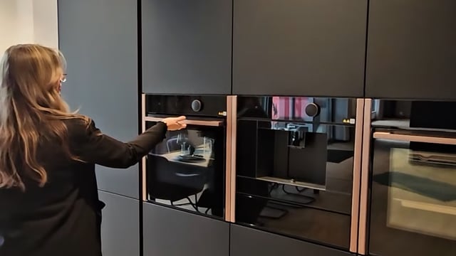 Video: Diese Backofentür verschwindet – warte, bis du siehst, wohin �✨ #nobilia #oven #kitcheninspiration