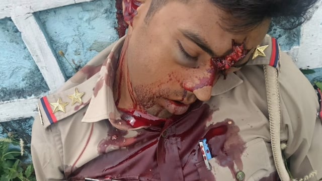 मथुरा इधर थाना क्षेत्र में गोकुल बैराज के पास TSI पंकज कुमारने सरकारी रिवाल्वर से खुद को गोली मारी 