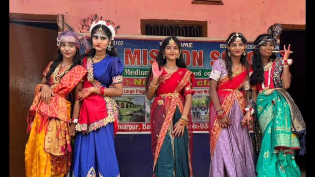 जन्माष्टमी से पहले कृष्णमय हुआ साईं मिशन स्कूल, राधा कृष्ण की झांकियों ने मोहा मन।