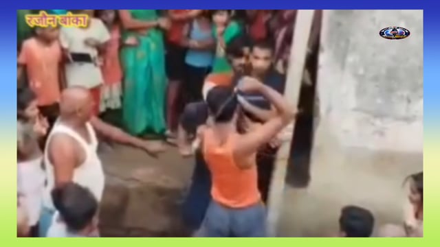 बांका के खुशहालपुर में बैटरी चोरी के शक में तीन युवकों को रस्सी से बांधकर पीटने का वीडियो वायरल। पुलिस ने मौके पर पहुंचक