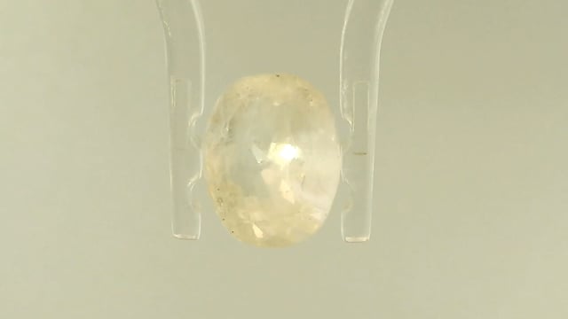 Srilankan Yellow Sapphire 3.71 Carat — video