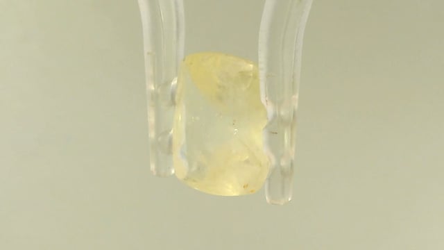 Srilankan Yellow Sapphire 3.44 Carat — video