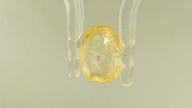 Srilankan Yellow Sapphire 3.02 Carat — video