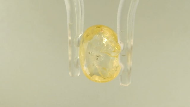 Srilankan Yellow Sapphire 3.02 Carat — video