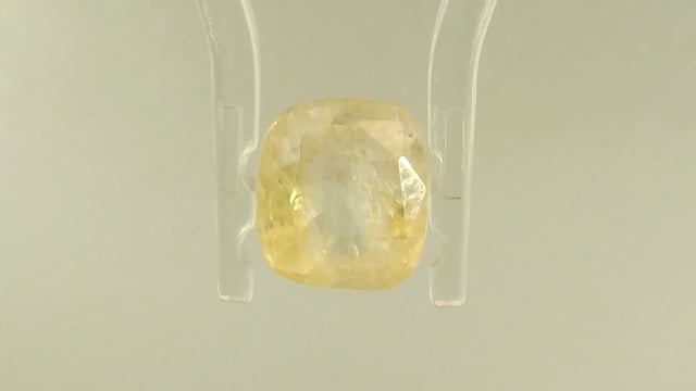 Srilankan Yellow Sapphire 4.11 Carat — video